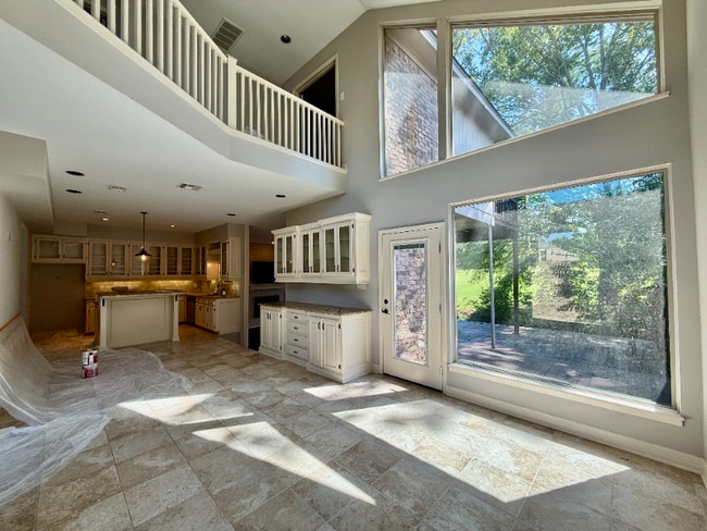Building Photo - 1006 Augusta Dr
