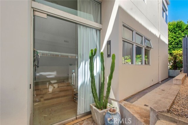 Building Photo - 912 Santa Ana St