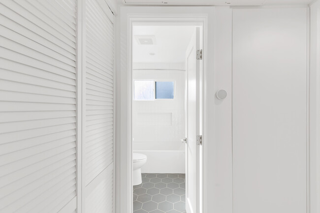 Foto del edificio - 8355 Blackburn Ave