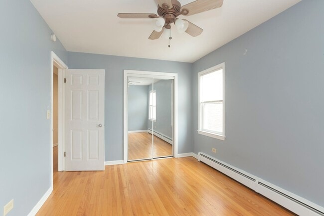 Building Photo - Elston