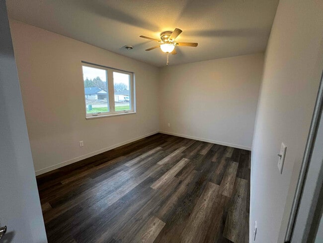 Building Photo - 2303 Lake Ave