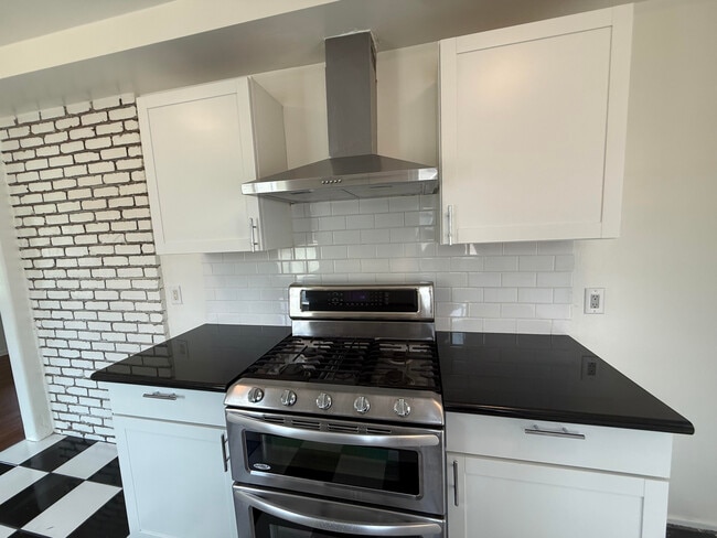 Kitchen - 755 S Fenimore Ave