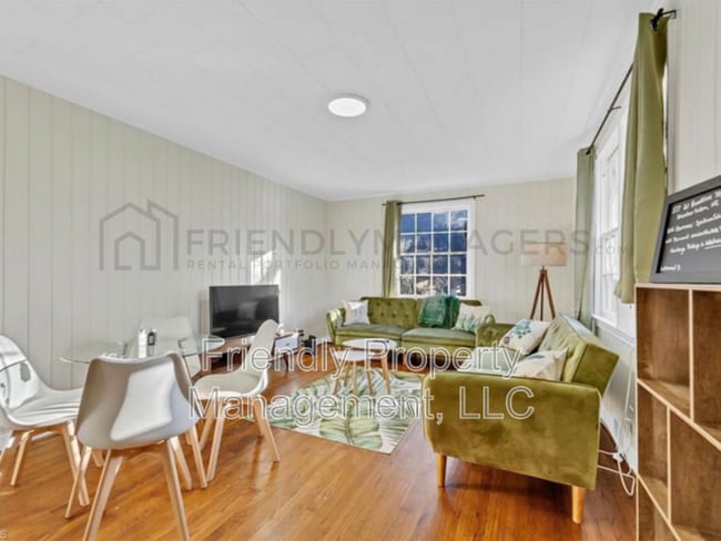 Building Photo - 517 W Brookline St