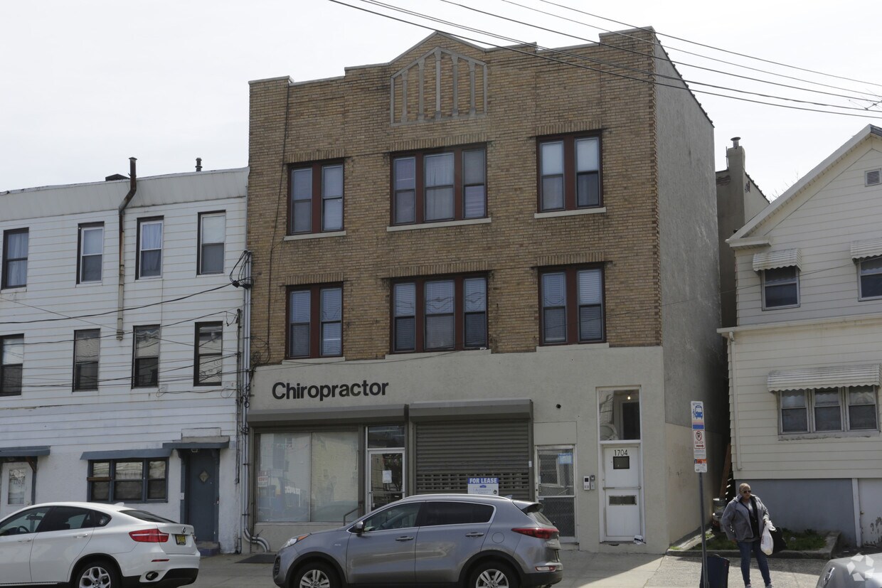 Primary Photo - 1704 John f Kennedy Blvd