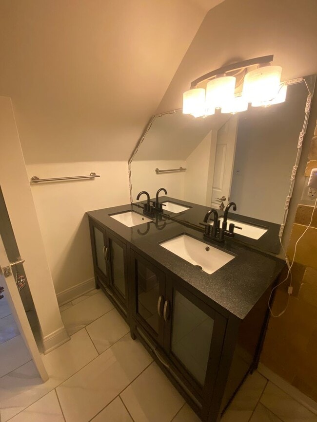 Building Photo - 2905 S 18th St