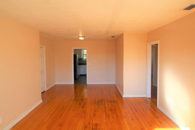 Building Photo - 1038 Arco Drive - 4