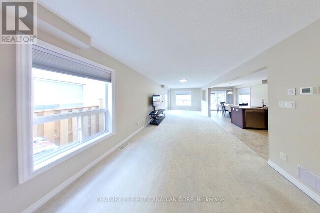 Building Photo - 910 Reeves Ave