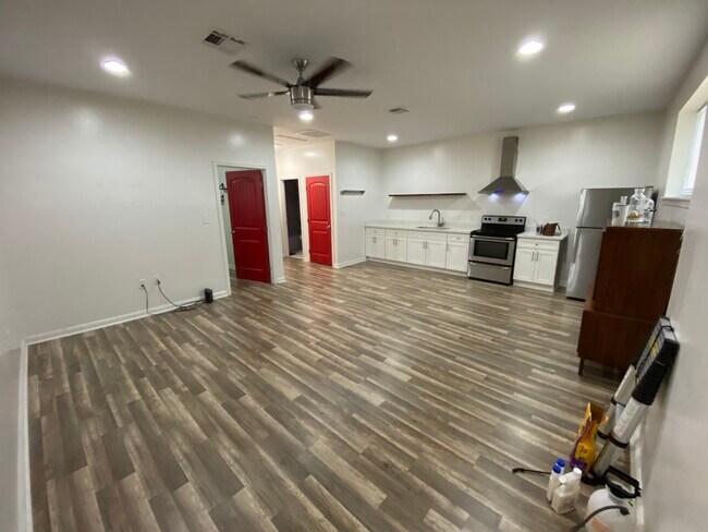 Living/kitchen - 1836 Lapeyrouse St