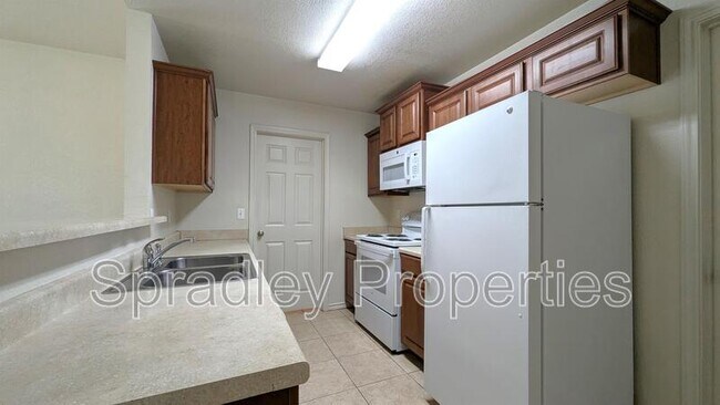 Building Photo - 2520 Saulsbury Dr