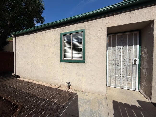 Building Photo - 5965 E Shields Ave