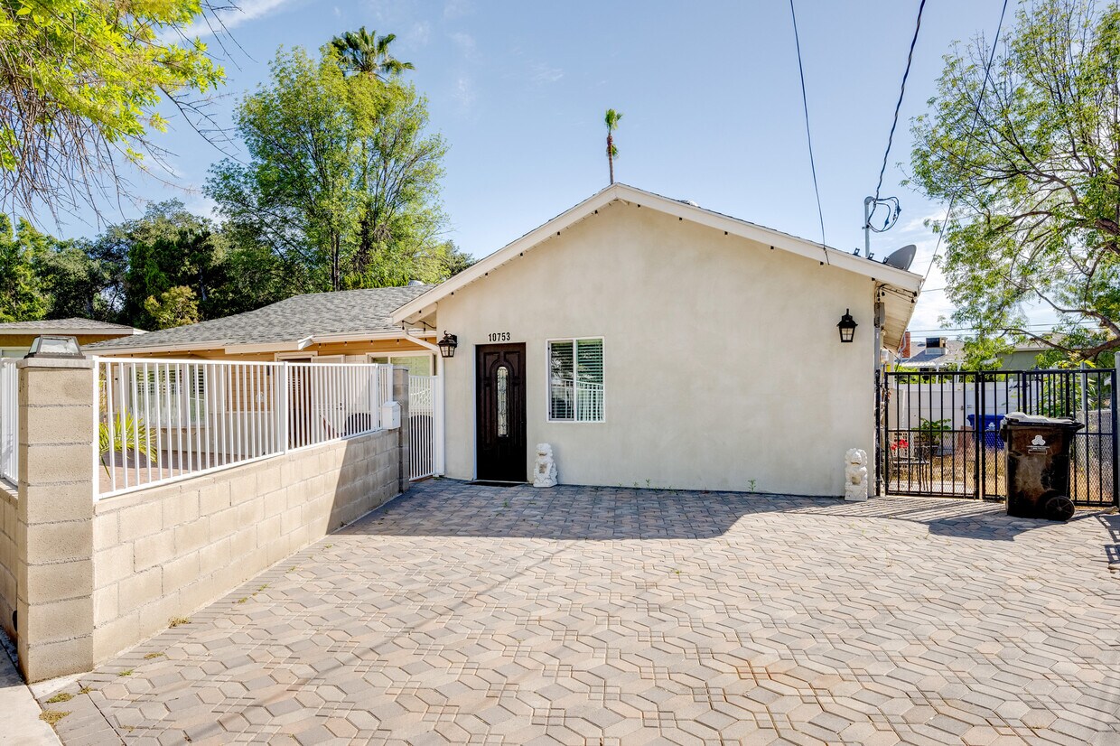 10751 Big Bend Ave, Sunland, CA 91040 House Rental in Sunland, CA