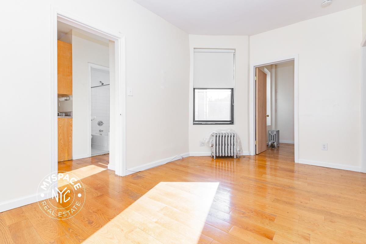 Foto principal - 244 Roebling St