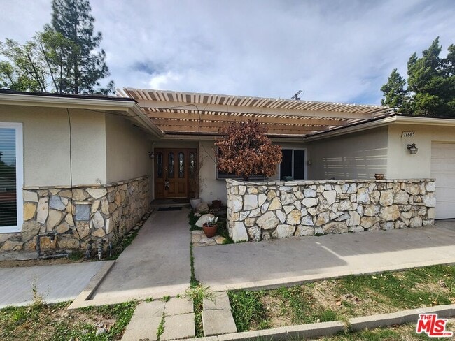 Building Photo - 11665 Babbitt Ave