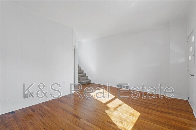Building Photo - 1806 Cottage Pl