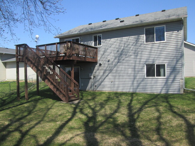Building Photo - Beautiful 4 Bedroom Available For Rent!