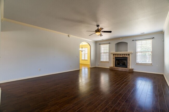 Building Photo - Spacious 3 Bedroom Home in West Fayetteville!