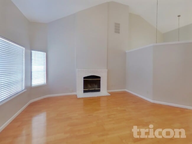 Foto del edificio - 5378 Sunrise Meadows Ln