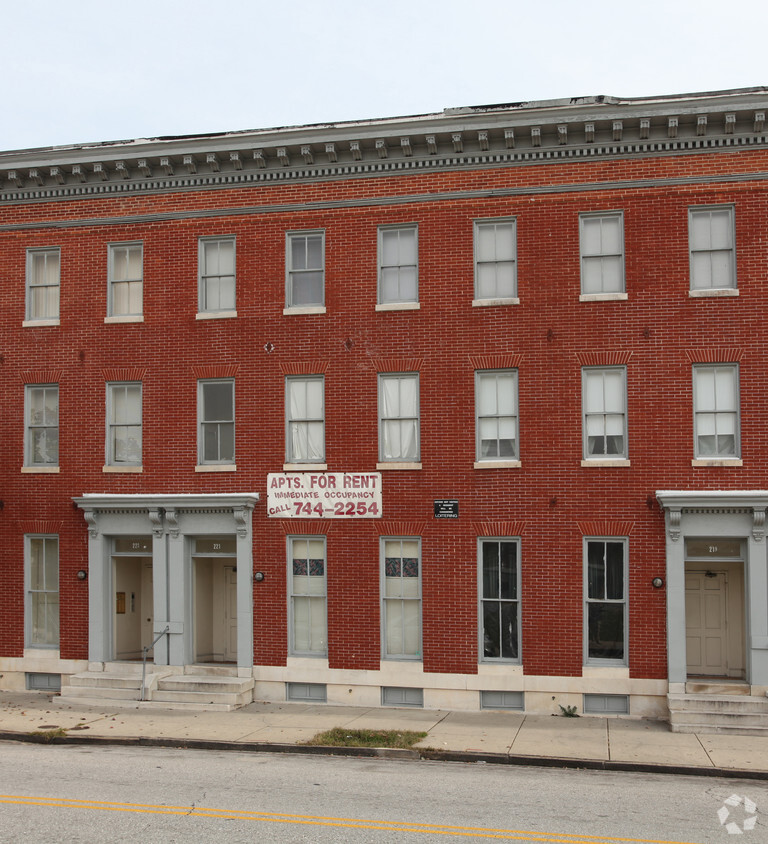 Building Photo - 221 N Calhoun St
