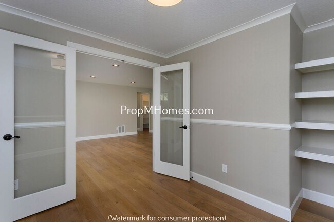 Building Photo - 6010 Fernbrook Cir