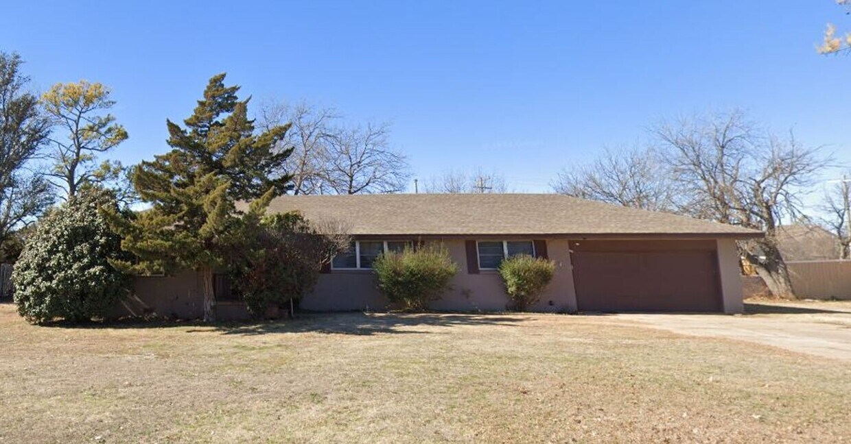 Primary Photo - 14 NW 35th- Half off first months' rent!!