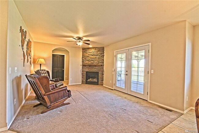 Foto del edificio - Beautiful 4 Bedroom Home