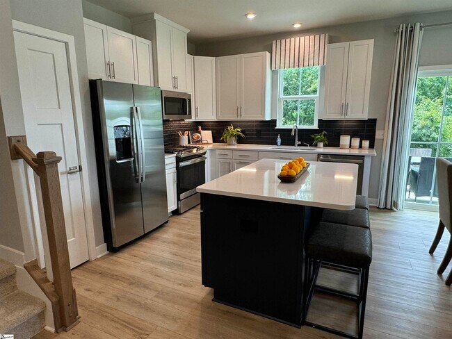 Foto del edificio - 33 Connaught Ct