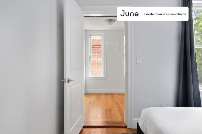 Foto del edificio - Room in Shared 5 bed/2 bath home in Allston