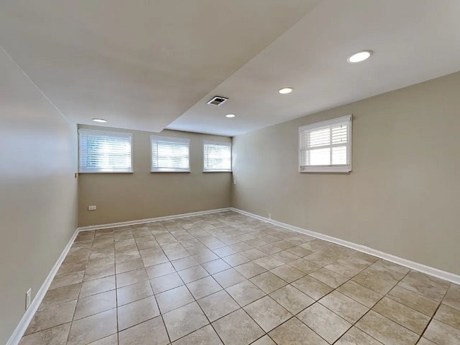 Foto del edificio - 9051 Forestview Rd