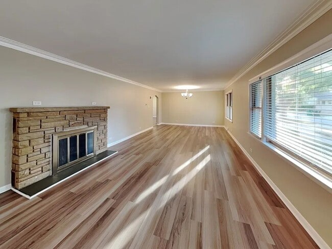 Building Photo - 10125 Kent St