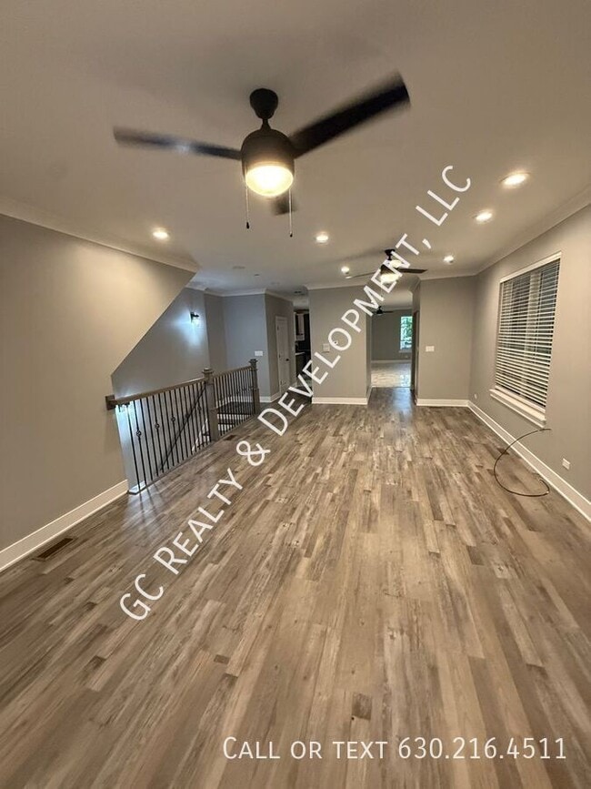 Building Photo - 3014 W Warren Blvd