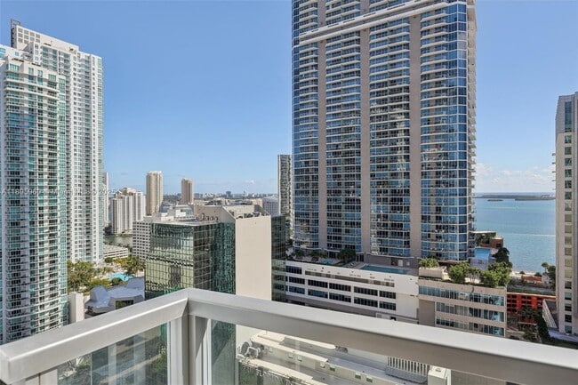 Building Photo - 1060 Brickell Ave