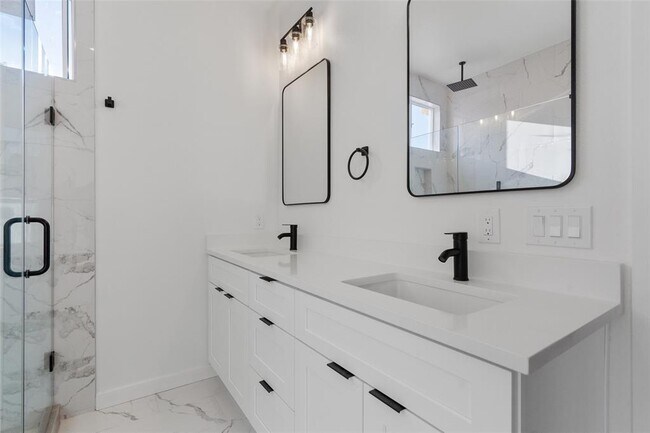 Foto del edificio - 533 Hackberry Rd