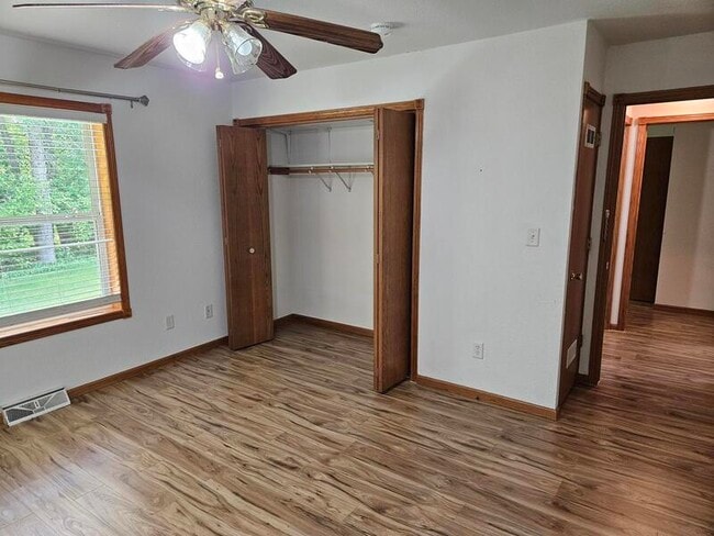 Building Photo - 217 E Center St