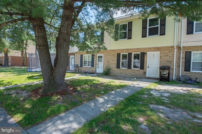 Building Photo - 726 Hemlock St