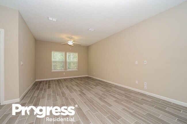 Foto del edificio - 327 Cherry Ridge Dr