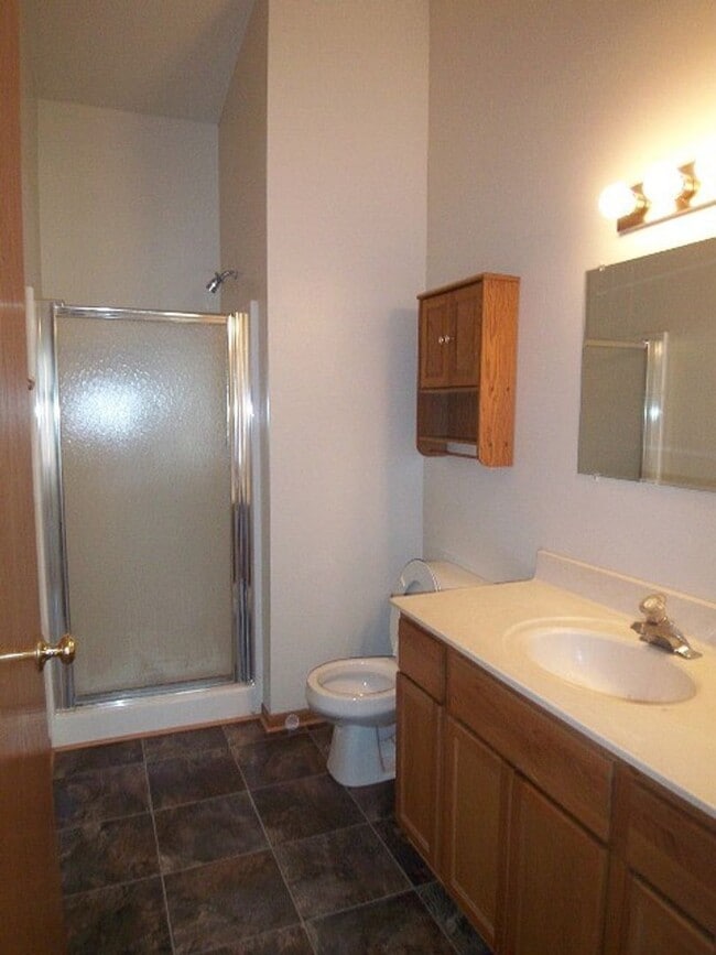 Foto del edificio - Open Concept 3BD/2.5BA Bi-Level Townhouse