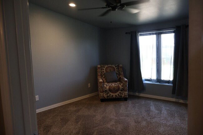 Building Photo - Cute Horse property  2/1 in Shallowater