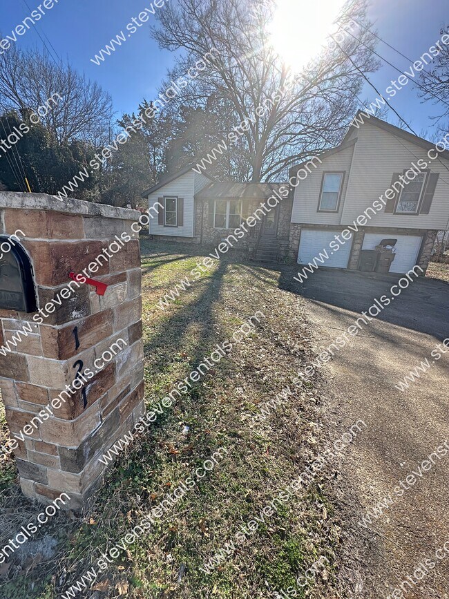 Building Photo - 121 Cedarcroft Ct