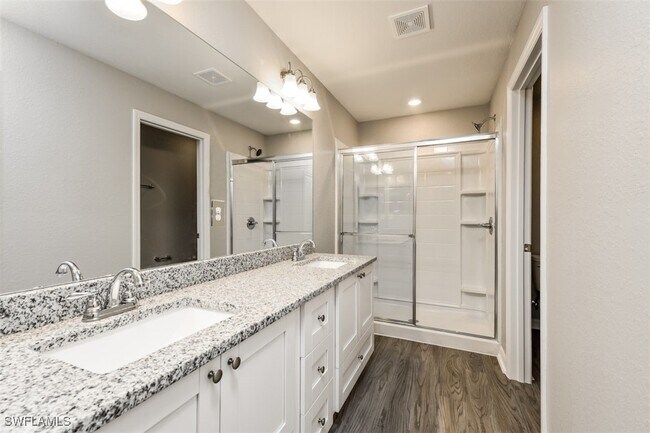 Foto del edificio - 913 NE 36th Ln