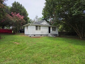 Building Photo - 3152 S Stratford Rd