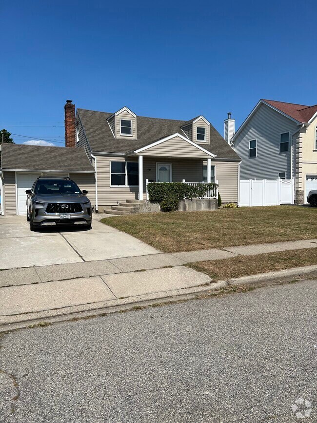 Millshire Park at Island Trees Apartments for Rent with Extra Storage