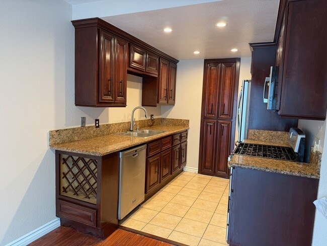 Photo - 20279 Green Hill Ln Townhome