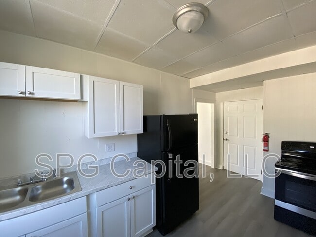 Building Photo - 7402 Lincoln Way W