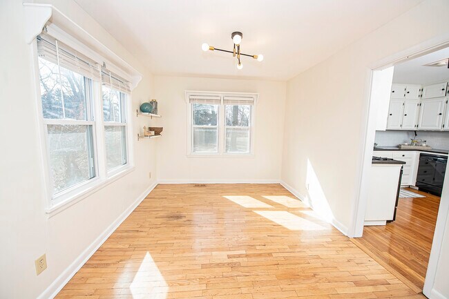 Foto del edificio - 1448 E Walnut St