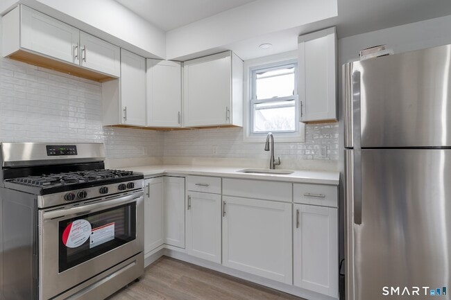 Building Photo - 77-79 Hanford Avenue Unit