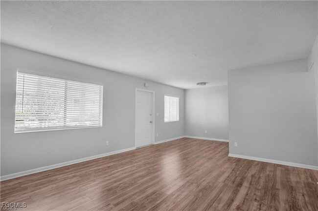 Building Photo - 4617 Bayshore Dr