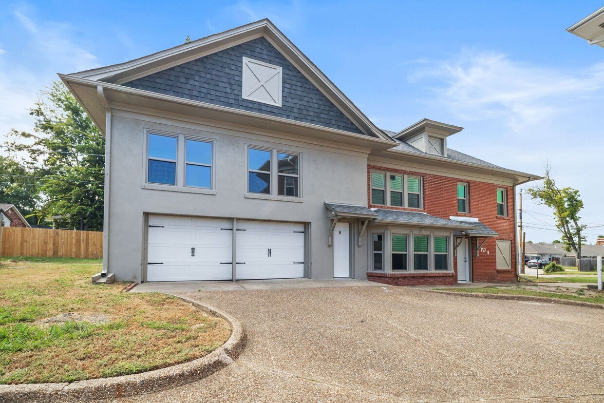 Primary Photo - Carriage House