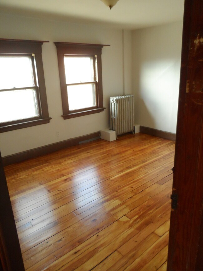 Building Photo - 427 Edgewood Ave