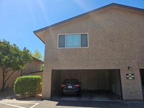 Building Photo - 1115 N 84th Pl
