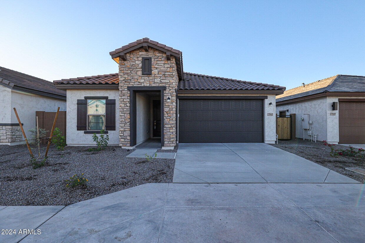 Primary Photo - 7943 W Frier Dr